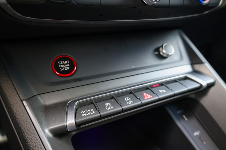 Audi RSQ3 Sportback TFSI RS | NAP! | PANO | SONOS | RS-SEATS | ELEK.TREKHAAK | ACC |