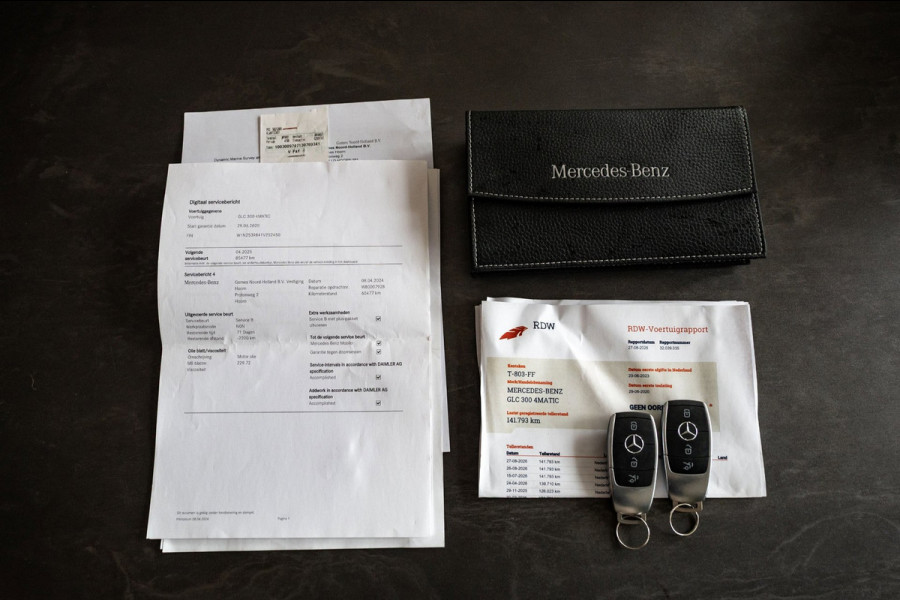 Mercedes-Benz GLC 300 4MATIC Premium Plus Panoramadak I Trekhaak I Burmester I Led I Vol leder I HeadUp I Dealeronderhouden