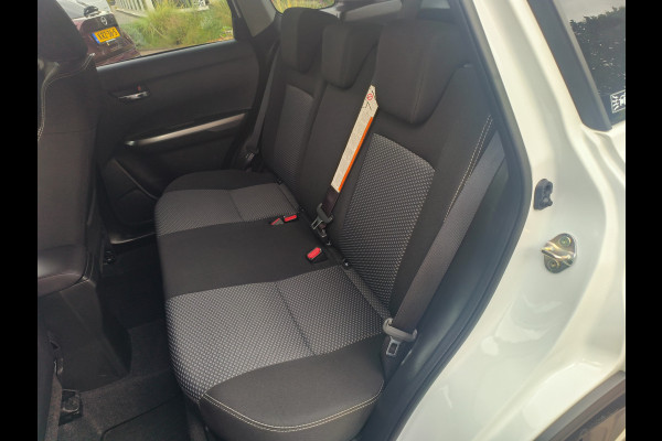 Suzuki Vitara 1.4 Boosterjet Select Rhino Edition Smart Hybrid uit 2025 Rijklaar + Fabrieksgarantie Henk Jongen Auto's in Helmond,  al 50 jaar service zoals 't hoort!