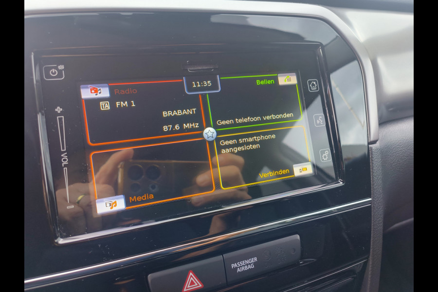 Suzuki Vitara 1.4 Boosterjet Select Rhino Edition Smart Hybrid uit 2025 Rijklaar + Fabrieksgarantie Henk Jongen Auto's in Helmond,  al 50 jaar service zoals 't hoort!