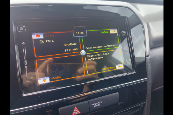 Suzuki Vitara 1.4 Boosterjet Select Rhino Edition Smart Hybrid uit 2025 Rijklaar + Fabrieksgarantie Henk Jongen Auto's in Helmond,  al 50 jaar service zoals 't hoort!