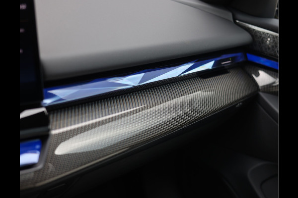 BMW 5 Serie Touring 550e xDrive | Pano - Trekhaak - HUD
