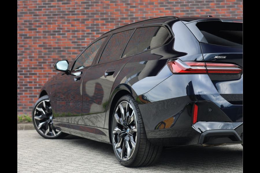 BMW 5 Serie Touring 550e xDrive | Pano - Trekhaak - HUD