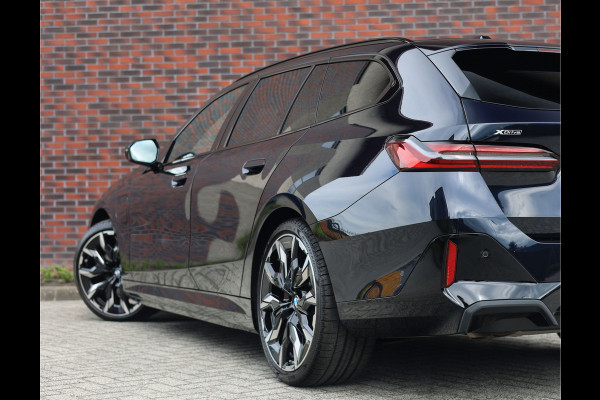 BMW 5 Serie Touring 550e xDrive | Pano - Trekhaak - HUD