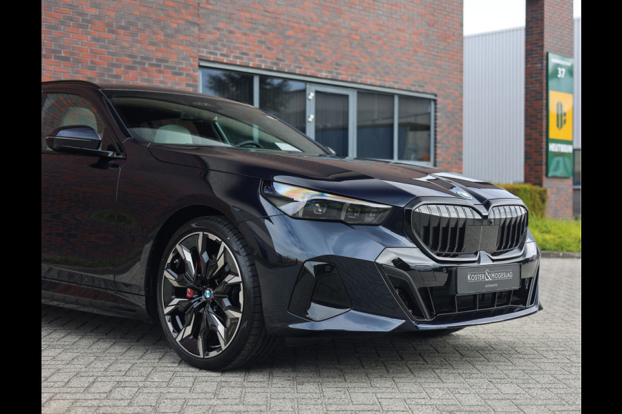 BMW 5 Serie Touring 550e xDrive | Pano - Trekhaak - HUD