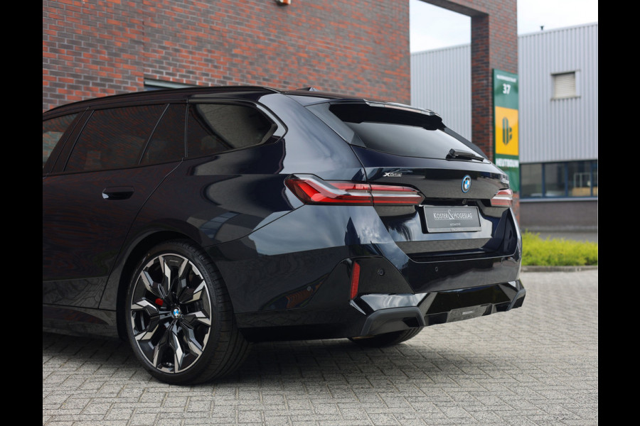 BMW 5 Serie Touring 550e xDrive | Pano - Trekhaak - HUD