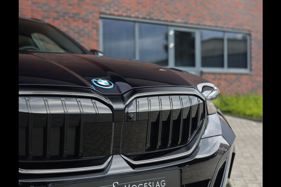 BMW 5 Serie Touring 550e xDrive | Pano - Trekhaak - HUD