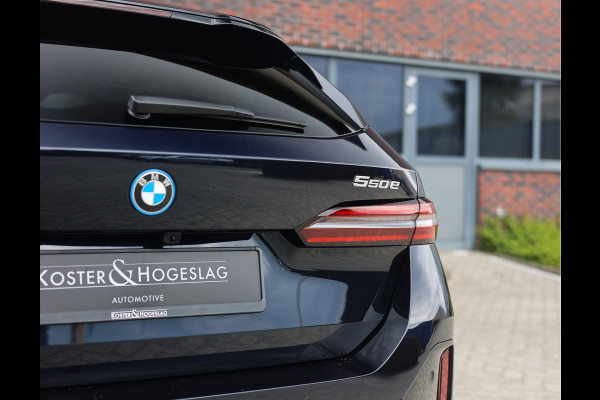 BMW 5 Serie Touring 550e xDrive | Pano - Trekhaak - HUD