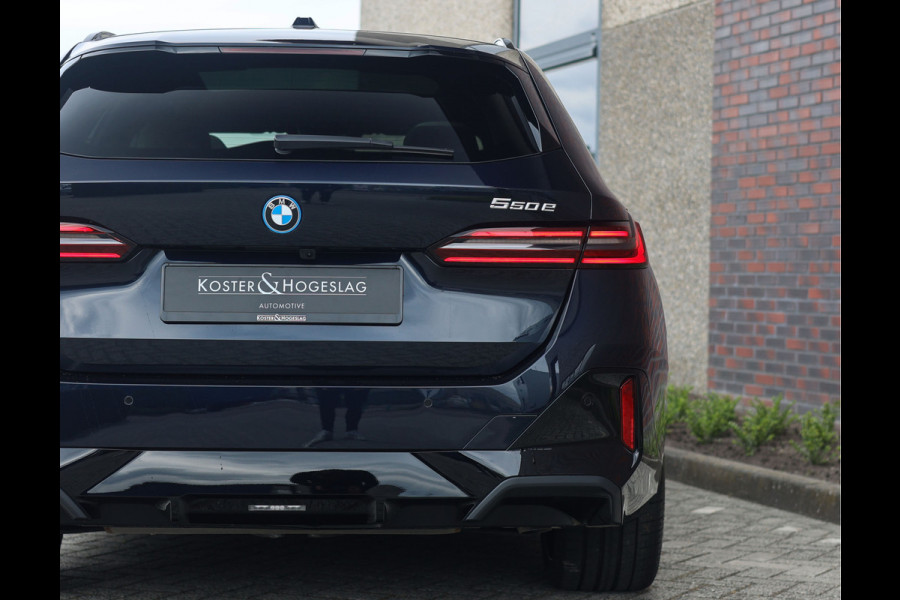 BMW 5 Serie Touring 550e xDrive | Pano - Trekhaak - HUD
