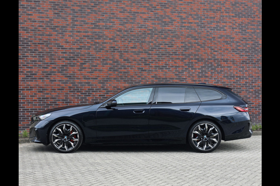 BMW 5 Serie Touring 550e xDrive | Pano - Trekhaak - HUD
