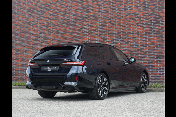 BMW 5 Serie Touring 550e xDrive | Pano - Trekhaak - HUD