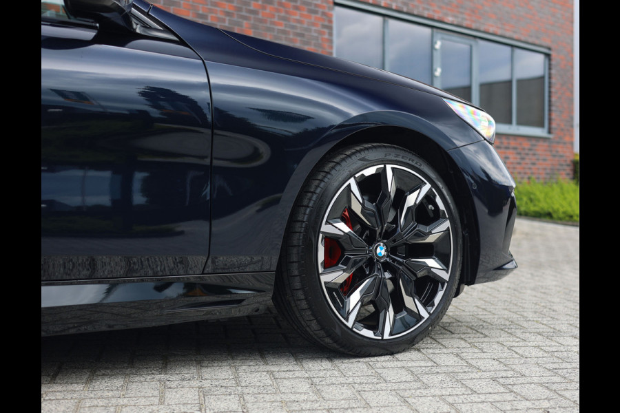 BMW 5 Serie Touring 550e xDrive | Pano - Trekhaak - HUD