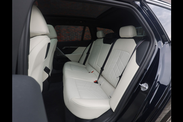 BMW 5 Serie Touring 550e xDrive | Pano - Trekhaak - HUD