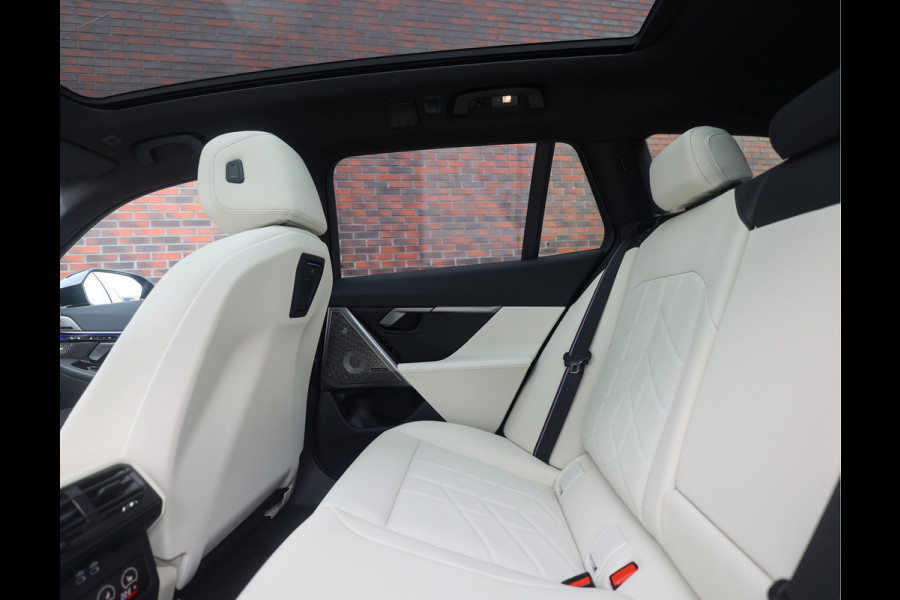 BMW 5 Serie Touring 550e xDrive | Pano - Trekhaak - HUD