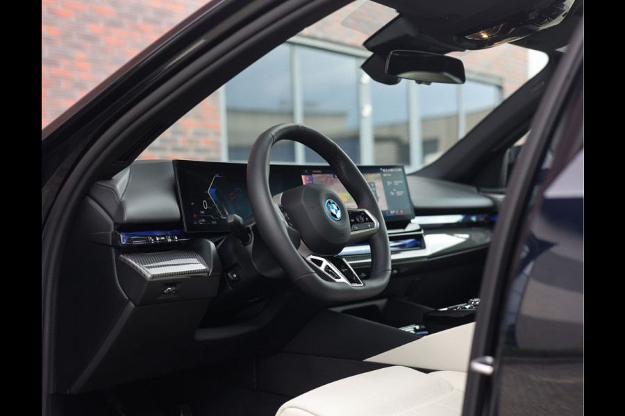 BMW 5 Serie Touring 550e xDrive | Pano - Trekhaak - HUD