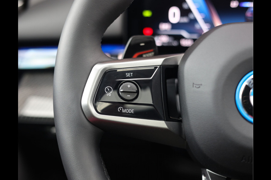 BMW 5 Serie Touring 550e xDrive | Pano - Trekhaak - HUD