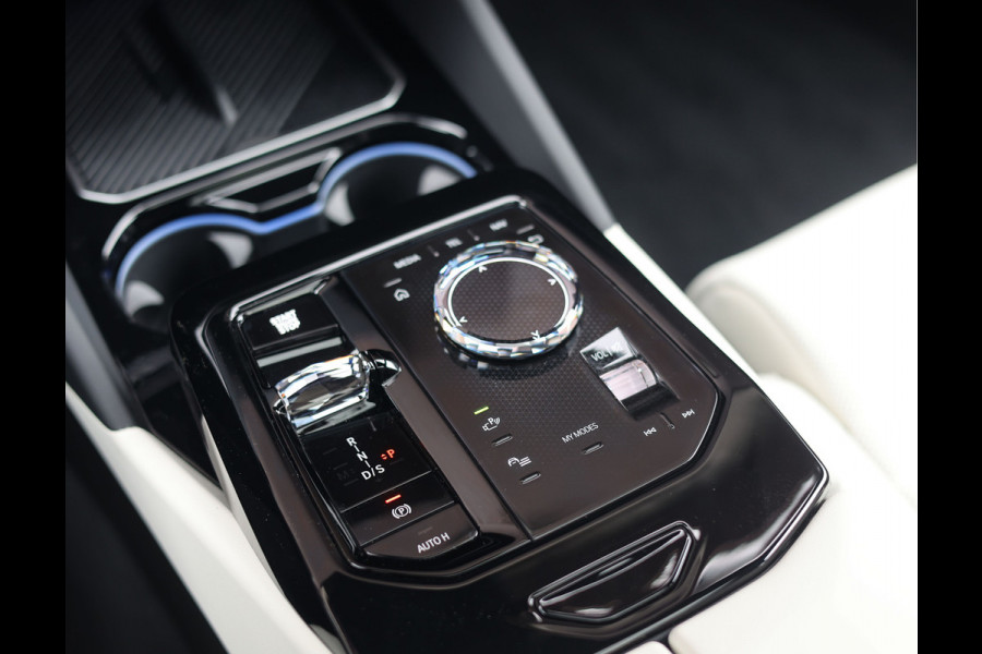 BMW 5 Serie Touring 550e xDrive | Pano - Trekhaak - HUD