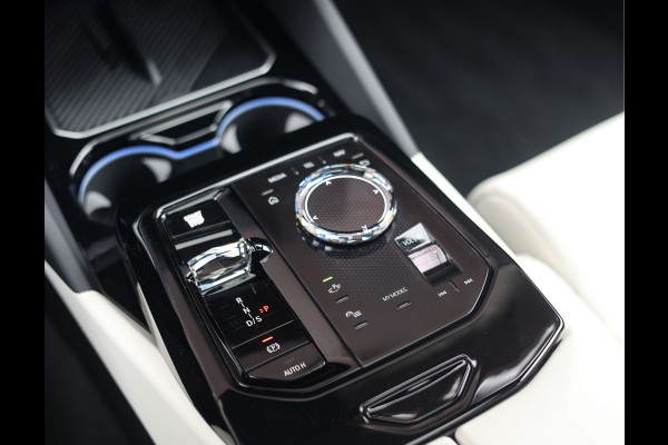 BMW 5 Serie Touring 550e xDrive | Pano - Trekhaak - HUD