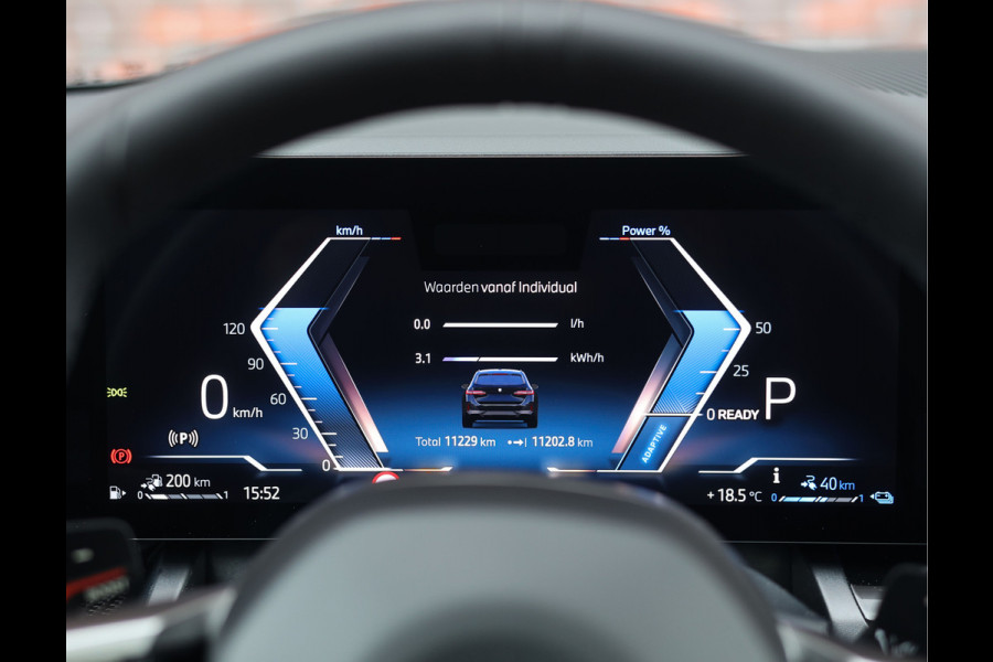 BMW 5 Serie Touring 550e xDrive | Pano - Trekhaak - HUD