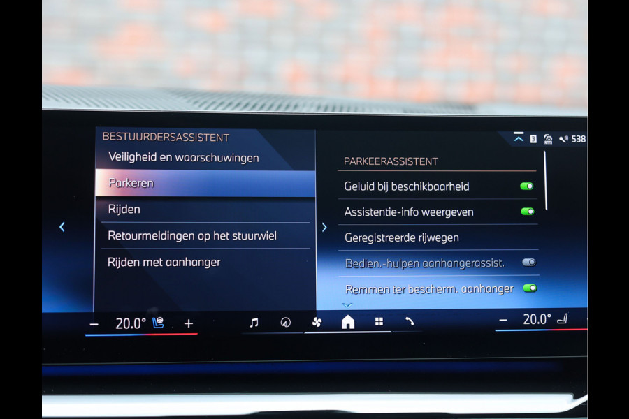 BMW 5 Serie Touring 550e xDrive | Pano - Trekhaak - HUD