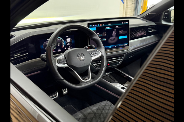 Volkswagen Passat Variant 1.5 eHybrid R-Line Black Edition | Garantie tot 2030 | 272PK |Pano|Matrix LED|H&K Sound|Massage|Trekhaak