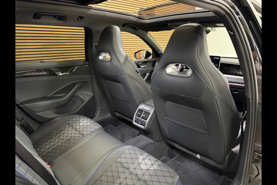 Volkswagen Passat Variant 1.5 eHybrid R-Line Black Edition | Garantie tot 2030 | 272PK |Pano|Matrix LED|H&K Sound|Massage|Trekhaak