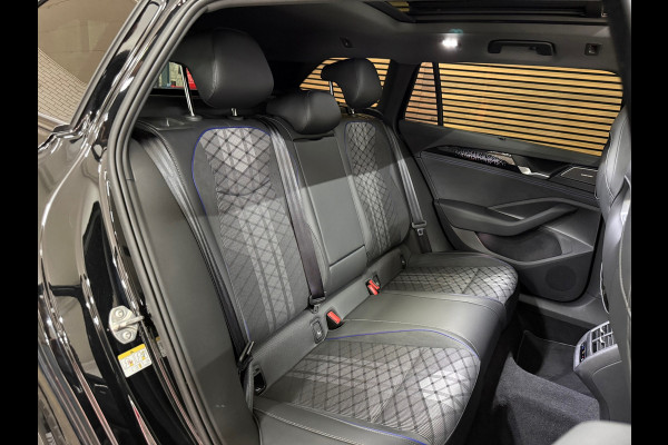 Volkswagen Passat Variant 1.5 eHybrid R-Line Black Edition | Garantie tot 2030 | 272PK |Pano|Matrix LED|H&K Sound|Massage|Trekhaak