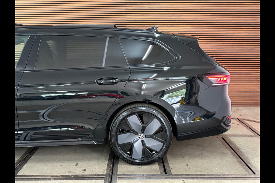 Volkswagen Passat Variant 1.5 eHybrid R-Line Black Edition | Garantie tot 2030 | 272PK |Pano|Matrix LED|H&K Sound|Massage|Trekhaak