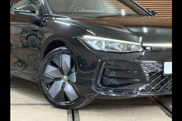 Volkswagen Passat Variant 1.5 eHybrid R-Line Black Edition | Garantie tot 2030 | 272PK |Pano|Matrix LED|H&K Sound|Massage|Trekhaak