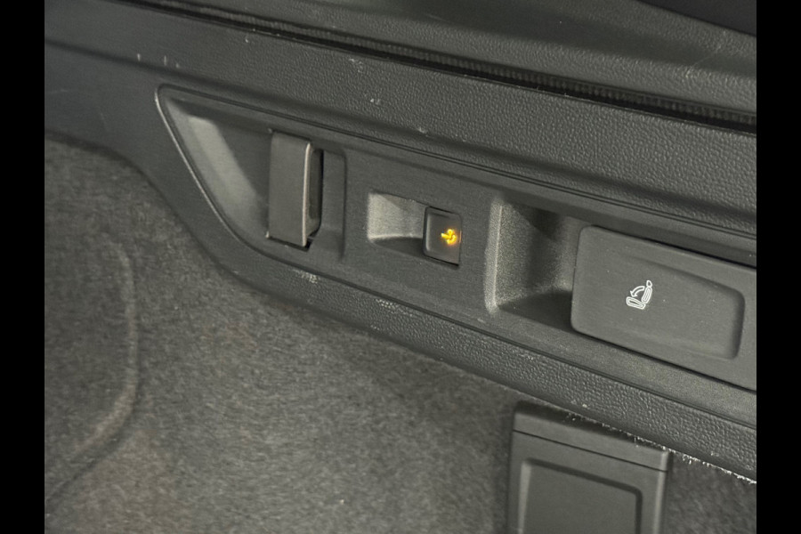 Volkswagen Passat Variant 1.5 eHybrid R-Line Black Edition | Garantie tot 2030 | 272PK |Pano|Matrix LED|H&K Sound|Massage|Trekhaak