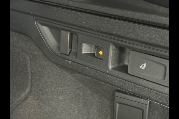 Volkswagen Passat Variant 1.5 eHybrid R-Line Black Edition | Garantie tot 2030 | 272PK |Pano|Matrix LED|H&K Sound|Massage|Trekhaak