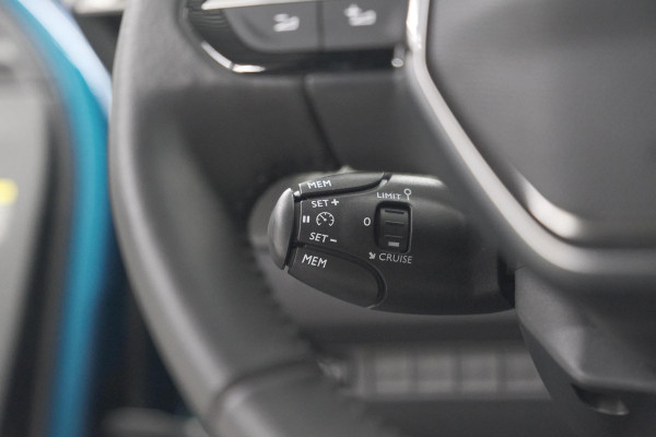Peugeot e-2008 EV Allure Avantage 54 kWh | SOH 97,8% | 11 KW Lader | Apple Carplay | Parkeersensoren