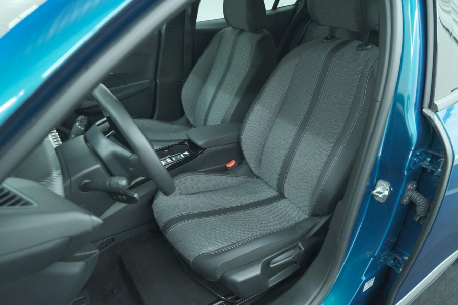 Peugeot e-2008 EV Allure Avantage 54 kWh | SOH 97,8% | 11 KW Lader | Apple Carplay | Parkeersensoren