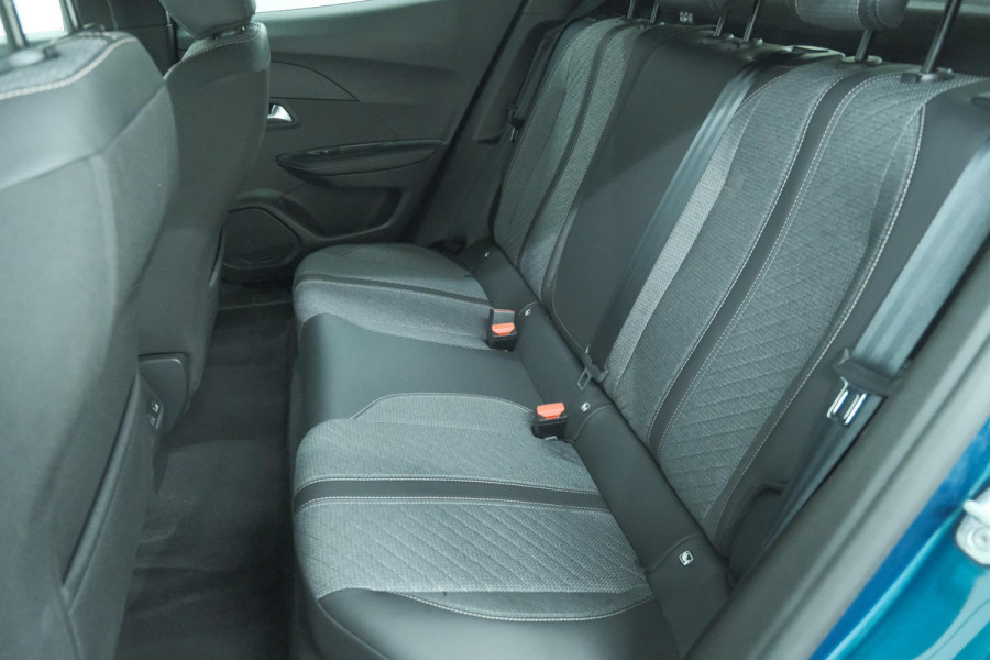 Peugeot e-2008 EV Allure Avantage 54 kWh | SOH 97,8% | 11 KW Lader | Apple Carplay | Parkeersensoren