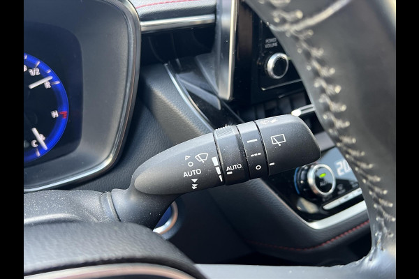 Toyota Corolla 1.8 Hybrid Executive | Parelmoer wit, 18 inch, Leer/Alcantara, Stoelverwarming, Parkeersensoren, Keyless, Apple CarPlay/Android