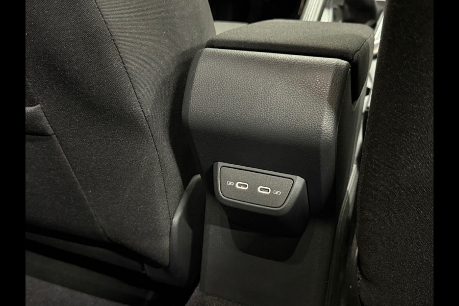 Volkswagen Polo 1.0 TSI Style Black Edition Business | Matrix LED | IQ.Light |CarPlay | Stoelverwarming | ACC | Camera | Trekhaak