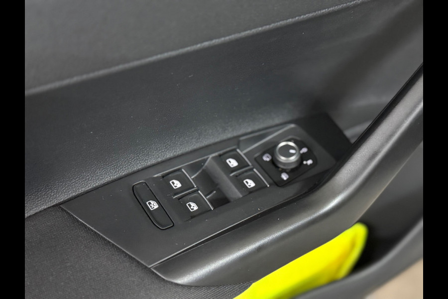 Volkswagen Polo 1.0 TSI Style Black Edition Business | Matrix LED | IQ.Light |CarPlay | Stoelverwarming | ACC | Camera | Trekhaak