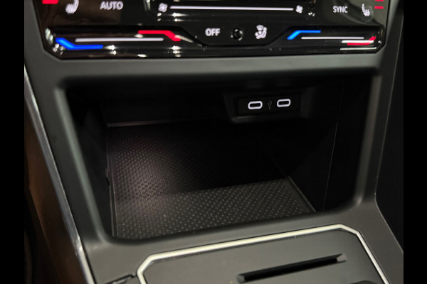 Volkswagen Polo 1.0 TSI Style Black Edition Business | Matrix LED | IQ.Light |CarPlay | Stoelverwarming | ACC | Camera | Trekhaak