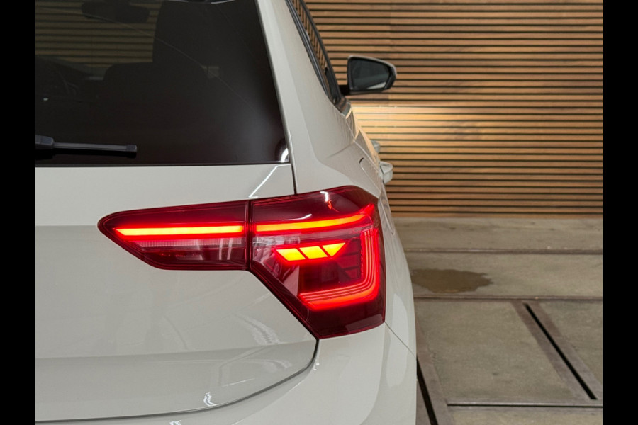 Volkswagen Polo 1.0 TSI Style Black Edition Business | Matrix LED | IQ.Light |CarPlay | Stoelverwarming | ACC | Camera | Trekhaak