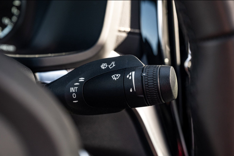 Volvo S60 2.0 Recharge T6 AWD R-Design Panoramadak I Camera I Memory I Leder I Adaptive Cruise I Pilot Assist