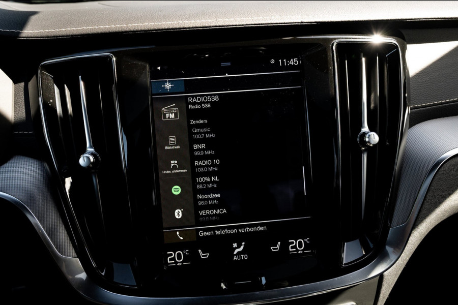 Volvo S60 2.0 Recharge T6 AWD R-Design Panoramadak I Camera I Memory I Leder I Adaptive Cruise I Pilot Assist