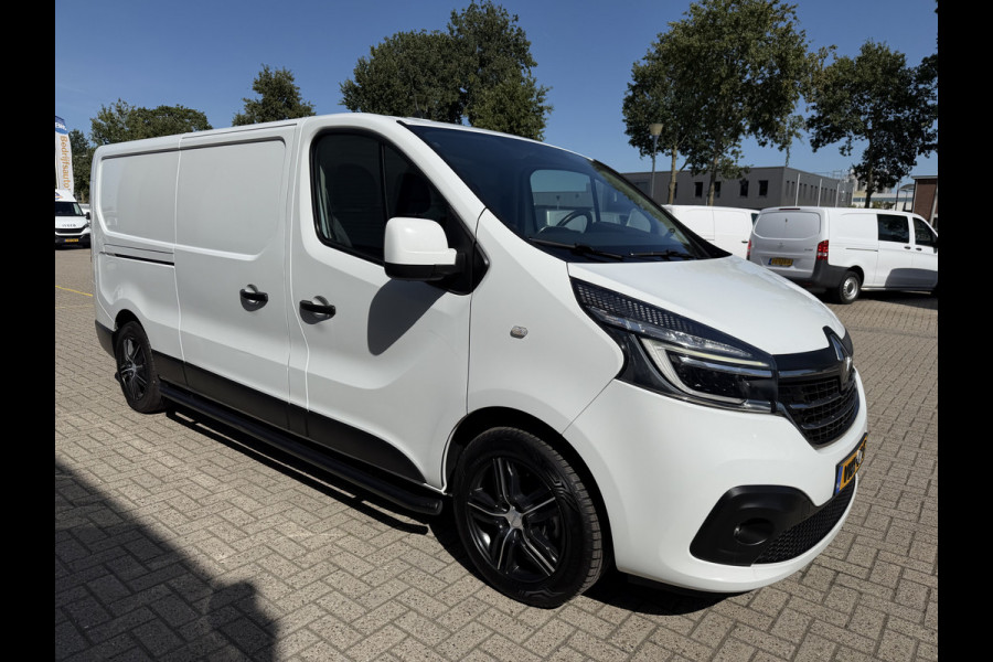Renault Trafic 2.0 dCi 120pk T29 L2H1 Comfort / vaste prijs rijklaar € 19.950 ex btw / euro 6 / bpm vrij / lease vanaf € 336 / airco / cruise / navi / camera / lichtmetalen velgen / nieuwe koppeling !