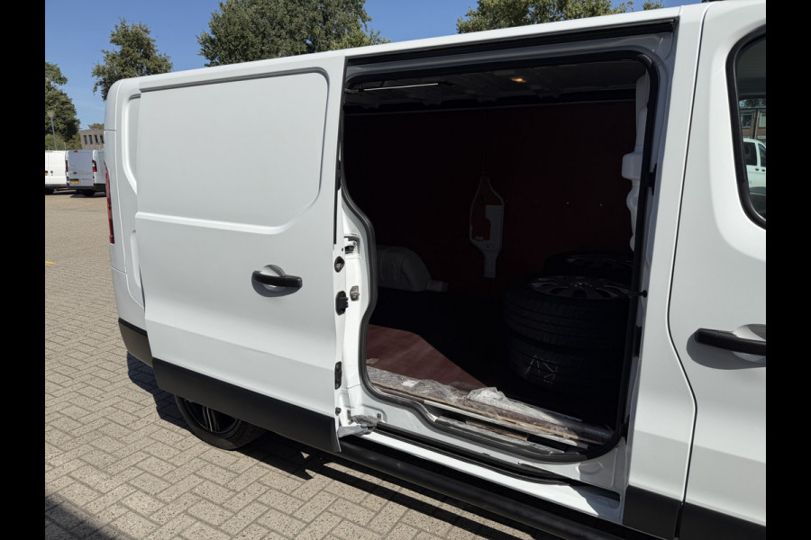 Renault Trafic 2.0 dCi 120pk T29 L2H1 Comfort / vaste prijs rijklaar € 19.950 ex btw / euro 6 / bpm vrij / lease vanaf € 336 / airco / cruise / navi / camera / lichtmetalen velgen / nieuwe koppeling !