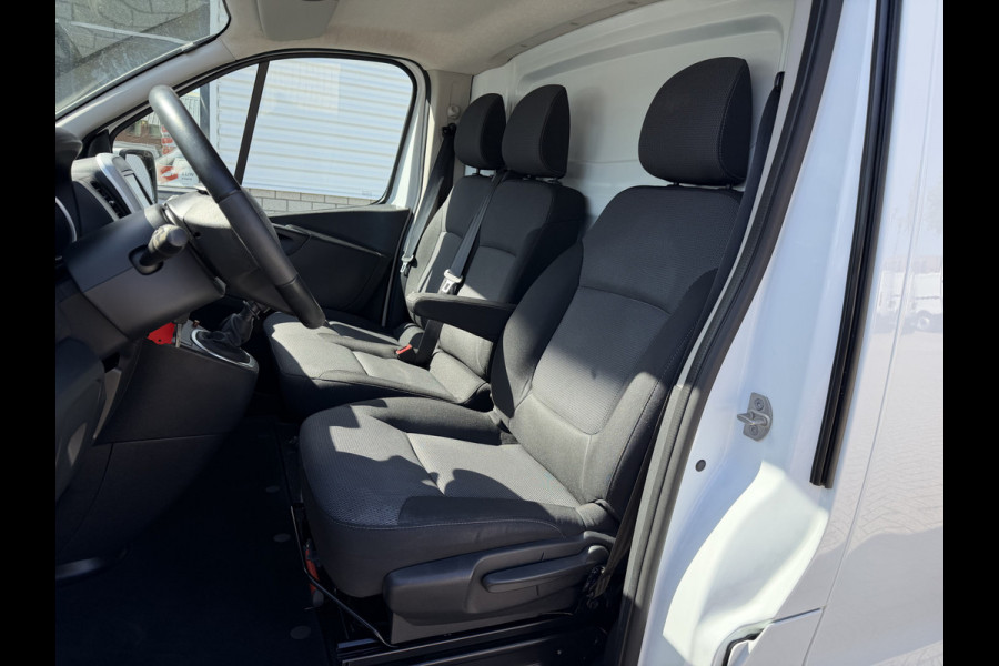 Renault Trafic 2.0 dCi 120pk T29 L2H1 Comfort / vaste prijs rijklaar € 19.950 ex btw / euro 6 / bpm vrij / lease vanaf € 336 / airco / cruise / navi / camera / lichtmetalen velgen / nieuwe koppeling !