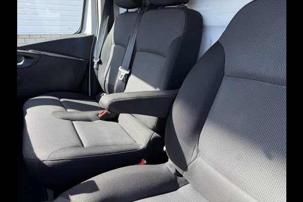 Renault Trafic 2.0 dCi 120pk T29 L2H1 Comfort / vaste prijs rijklaar € 19.950 ex btw / euro 6 / bpm vrij / lease vanaf € 336 / airco / cruise / navi / camera / lichtmetalen velgen / nieuwe koppeling !