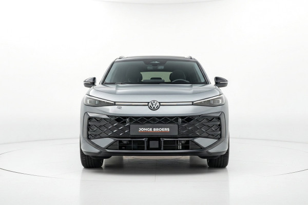 Volkswagen T-Roc 1.5 eTsi R-Line First Edition Pano/360/Trekhaak/HUD