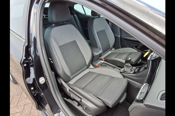 Opel Astra 1.2 Business Edition Navi Camera Sportzetels Black magic