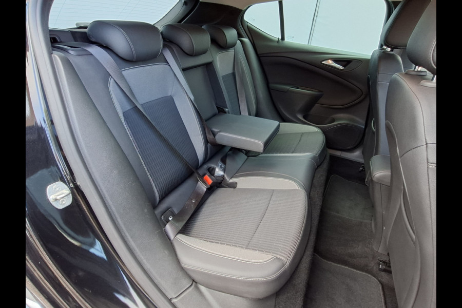 Opel Astra 1.2 Business Edition Navi Camera Sportzetels Black magic
