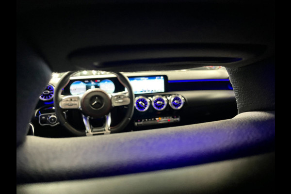 Mercedes-Benz A-Klasse 180 Premium Plus 35 AMG-Aerodynamic PANO NAP