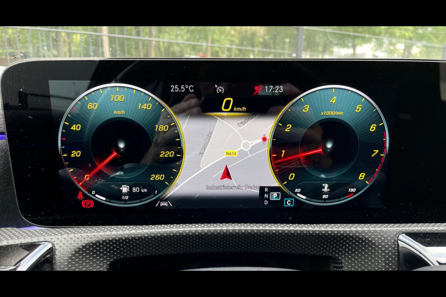 Mercedes-Benz A-Klasse 180 Premium Plus 35 AMG-Aerodynamic PANO NAP